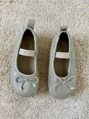Zara Olive Green Girls' Ballet Flats with Bow